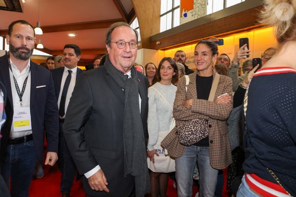 François Hollande est venu en voisin

François Hollande à la Hall Georges Brassens de Brive-la-Gaillarde pour la 43 ème Foire du Livre de Brive, le 8 novembre 2025. © Jean-Marc Lhomer/Bestimage