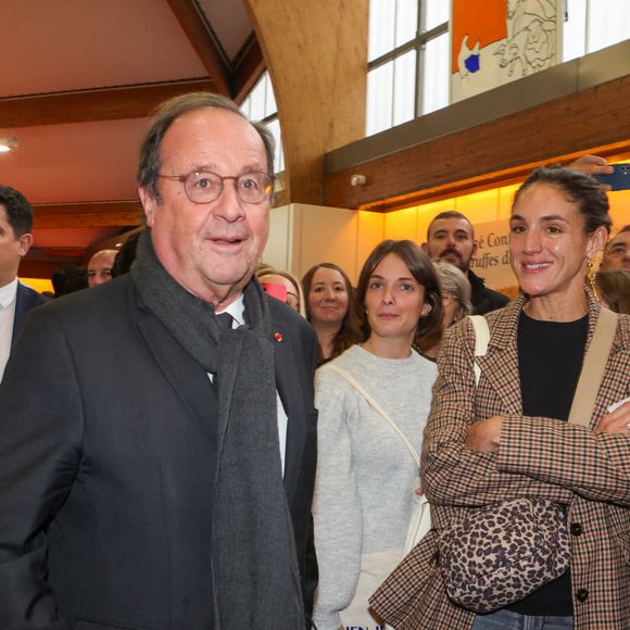 François Hollande est venu en voisin

François Hollande à la Hall Georges Brassens de Brive-la-Gaillarde pour la 43 ème Foire du Livre de Brive, le 8 novembre 2025. © Jean-Marc Lhomer/Bestimage