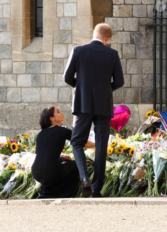 Le prince Harry, duc de Sussex, Meghan Markle, duchesse de Sussex devant le château de Windsor, suite au décès de la reine Elisabeth II d'Angleterre. Le 10 septembre 2022 (AGENCE / BESTIMAGE).