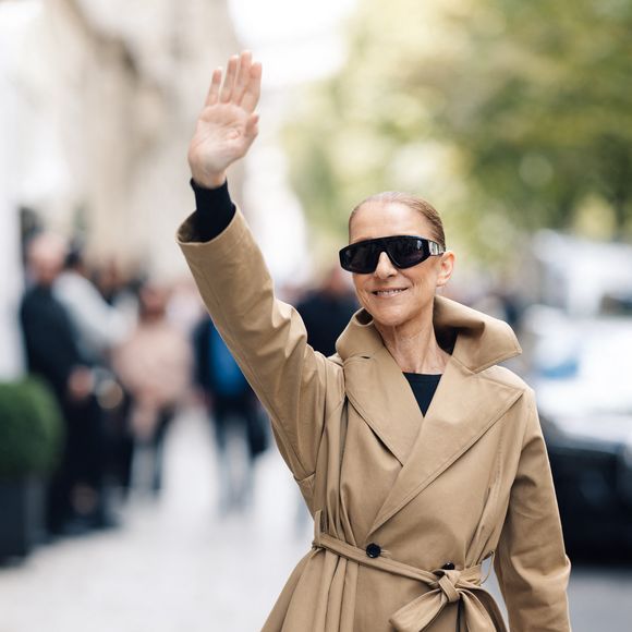 Céline Dion acclamée par ses fans à son arrivée au palace Royal Monceau à Paris, le 28 août 2026. Céline Dion prévoit de donner une série de 16 concerts en France, après plus de six années loin de la scène en raison la maladie neurologique rare dont elle souffre. Ses spectacles se tiendront à partir du 12 septembre 2026 à la Plenitude Arena à Nanterre (Hauts-de-Seine). 
Tiziano Da Silva / Bestimage