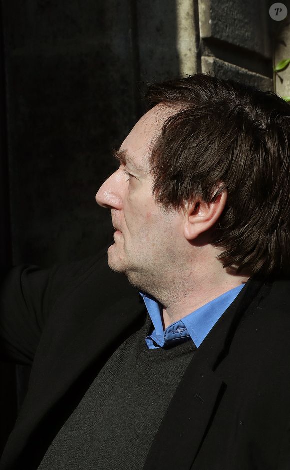 Pierre Palmade est sorti de la prison de Bordeaux, il purgera sa peine sous bracelet électronique à son domicile. Le 16 avril 2025
L’humoriste, à qui un aménagement de peine a été accordé pour purger sa condamnation après un grave accident de la route en Seine-et-Marne, a quitté ce mercredi matin la prison de Gradignan, près de Bordeaux. Agence / Bestimage