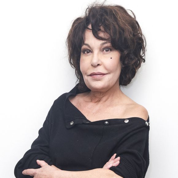 "Elle aimait se marrer, c’était une bonne vivante. Elle aimait faire rire et n’en a jamais souffert, a-t-il aussi indiqué.

 Isabelle Mergault le 9 mars sur France 2
Photo par Jack Tribeca / Bestimage