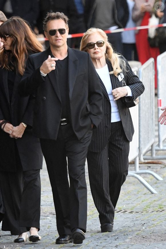 David Hallyday et sa femme Alexandra Pastor , Sylvie Vartan - Obsèques de Nathalie Baye en l'église Saint-Sulpice à Paris le 23 avril 2026. Clement Prioli / Bestimage