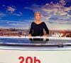 Malheureusement, jusqu'à présent, la journaliste n'a semble-t-il pas fait de miracle au niveau des audiences, son objectif pourtant premier.

Captures d'écran - Léa Salamé présente son premier journal de 20 heures sur France 2  le 1er septembre 2025. 

© Alain Guizard / Bestimage