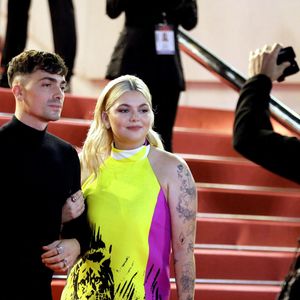 Florian Rossi et sa compagne Louane Emera lors de la 23ème édition des NRJ Music Awards 2021 au Palais des Festivals de Cannes, le 20 novembre 2021.
© Dominique Jacovides/Bestimage
