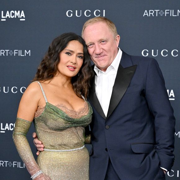 Si, sur la première photo, l'ex-top model pose avec Augustin, sur d'autres, la famille est réunie : le jeune homme pose avec sa belle-mère, Salma Hayek, puis avec la comédienne, son père et sa mère, puis seul avec son père, un cigare à la bouche !

Salma Hayek et François-Henri Pinault au photocall de la soirée du 11th Annual LACMA Art + Film Gala à Los Angeles, le 5 novembre 2022. AGENCE / BESTIMAGE