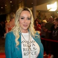 Cora, l'ex-femme de Ralf Schumacher qui a refait sa vie avec Etienne, est en couple avec un homme au passé qui fait beaucoup parler