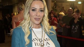 Cora, l'ex-femme de Ralf Schumacher qui a refait sa vie avec Etienne, est en couple avec un homme au passé qui fait beaucoup parler