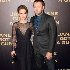 Natalie Portman (robe et pochette Dior) et Joel Edgerton - Avant première du film "Jane got a gun" au cinéma UGC Normandie à Paris le 24 janvier 2016. © COADIC GUIREC / BESTIMAGE
