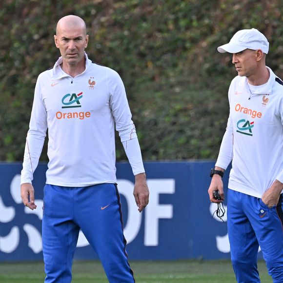 Zinedine Zidane, David Bettoni - Entraînement de l'équipe de France en préparation de la Ligue des nations de l'UEFA 2026 au Centre national de Clairefontaine le 21 septembre 2026. © Christian Liewig/Bestimage