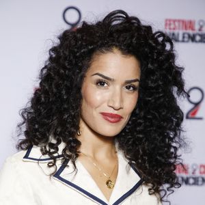 A l'époque, Sabrina Ouazani venait tout juste de rompre avec son compagnon. "Ça m'a fait mal, tellement mal. J'étais en promo en parallèle et tout le monde me saoulait avec ça, j'ai dit allez, donnez-moi une feuille et un stylo, je vais écrire", a t-elle conclu. Une anecdote qui l'a inspirée pour imaginer un scénario...


Sabrina Ouazani au photocall de la cérémonie de clôture de la 12ème édition du Festival 2 Cinéma de Valenciennes, au cinéma Gaumont. Valenciennes, le 27 septembre 2022. © Denis Guignebourg/Bestimage