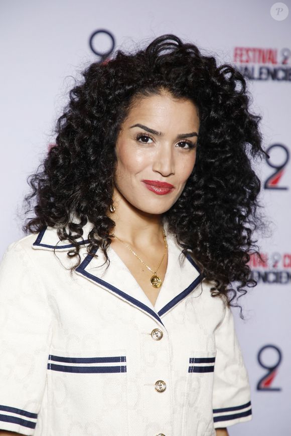 A l'époque, Sabrina Ouazani venait tout juste de rompre avec son compagnon. "Ça m'a fait mal, tellement mal. J'étais en promo en parallèle et tout le monde me saoulait avec ça, j'ai dit allez, donnez-moi une feuille et un stylo, je vais écrire", a t-elle conclu. Une anecdote qui l'a inspirée pour imaginer un scénario...


Sabrina Ouazani au photocall de la cérémonie de clôture de la 12ème édition du Festival 2 Cinéma de Valenciennes, au cinéma Gaumont. Valenciennes, le 27 septembre 2022. © Denis Guignebourg/Bestimage