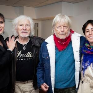 Exclusif - Hugues Aufray, sa femme Murielle, Renaud et sa femme Cerise en backstage du concert de Hugues Aufray au Le Dôme de Paris - Palais des Sports le 9 novembre 2025.

© Jack Tribeca / Bestimage