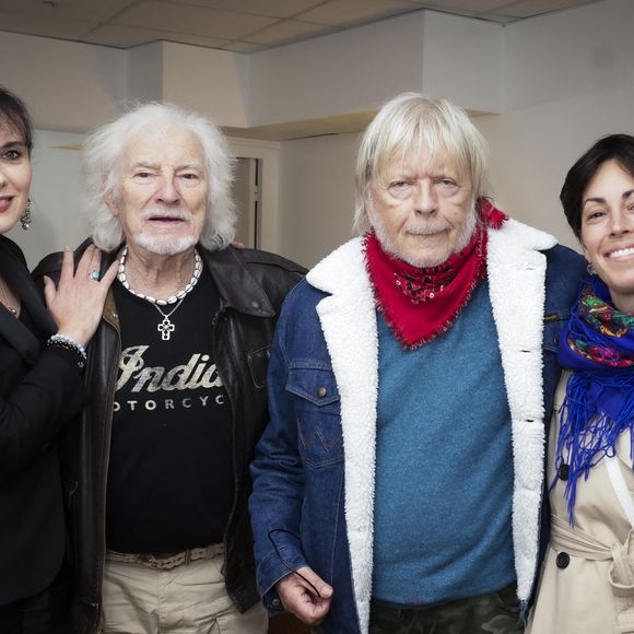 Exclusif - Hugues Aufray, sa femme Murielle, Renaud et sa femme Cerise en backstage du concert de Hugues Aufray au Le Dôme de Paris - Palais des Sports le 9 novembre 2025.

© Jack Tribeca / Bestimage