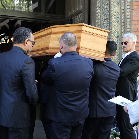 Nadia Fares nous a quittés des suites d'un incident dans une piscine à Paris.

François Vincentelli - Arrivées aux obsèques de Nadia Farès en l'église Saint-Jean-de-Montmartre à Paris.