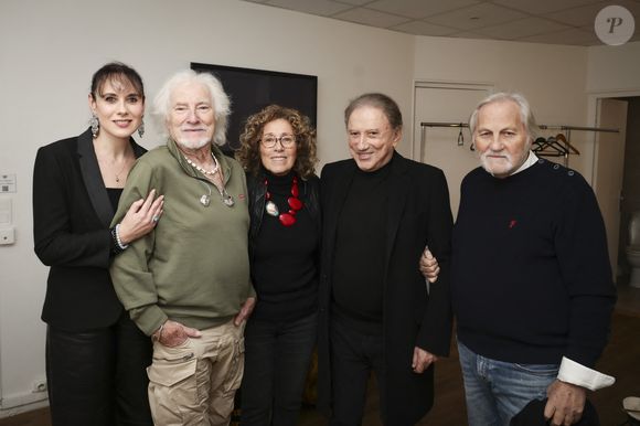 Exclusif - Hugues Aufray, sa femme Murielle, Mireille Dumas, Michel Drucker, Jean-Jacques Debout en backstage du concert de Hugues Aufray au Le Dôme de Paris - Palais des Sports le 9 novembre 2025.

© Jack Tribeca / Bestimage