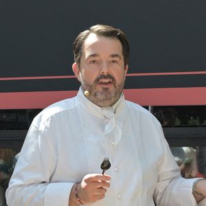 Jean-François Piège partage ses conseils pour réussir des brochettes au barbecue.
Jean François Piège - Taste of Paris au Grand Palais à Paris le vendredi.
© Alexandre Fay / Bestimage