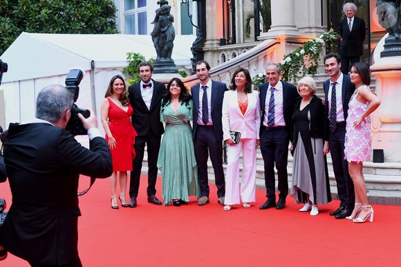 Entre naissances et mariages, la famille Kretz continue de partager ses moments de bonheur avec ses nombreux abonnés.

Olivier Kretz, Sandrine Kretz, Louis Kretz, guest, Martin Kretz et sa femme Eve von Romberg, Majo (la grand-mère), Valentin Kretz et sa femme Charina Sarte - Soirée de gala des 50 ans de la Fondation Claude Pompidou à l'Hôtel Marcel Dassault à Paris le 12 avril 2022.

Rachid Bellak / LMS / Bestimage