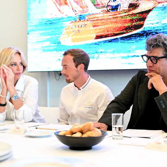 Une histoire d'amour qui dure et qui comble le chanteur qui a confié en 2024 à "Paris Match" : "Je crois que j’ai trouvé avec Adriana la personne qu’il me fallait". 

Adriana Karembeu, Tom Meyer, le chef de laChèvre d’Or et Marc Lavoine - Adriana Karembeu, le mannequin, actrice et animatrice de télévision slovaque, accompagnée par Marc Lavoine, est l'invité du Yacht Club de Monaco pour la Monaco Classic Week à Monaco, le 11 septembre 2025. © Bruno Bebert / Bestimage