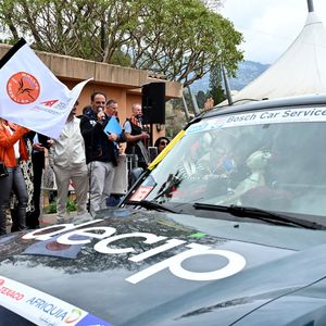 Le prince Albert II de Monaco a donné le départ de la 34eme édition du Rallye des Gazelles, depuis le chapiteau de Fonvieille à Monaco, en compagnie de Dominique Serra, la fondatrice et présidente du Rallye, de la marraine de coeur pour 2025, Luana Belmondo, Nadia Fettah Alaoui, la ministre de l'Economie et des Finances du Royaume du Maroc, du président du Conseil National Monégasque, Thomas Brezzo, et des personnalités du gouvernement, le 12 avril 2025 © Bruno Bebert / Bestimage