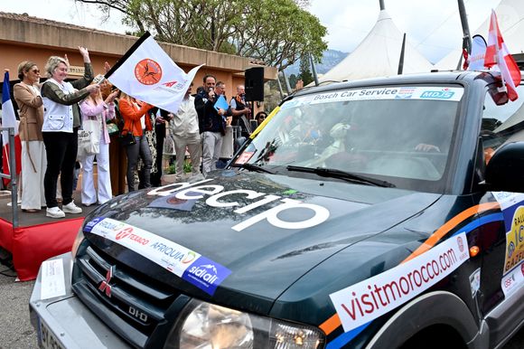 Le prince Albert II de Monaco a donné le départ de la 34eme édition du Rallye des Gazelles, depuis le chapiteau de Fonvieille à Monaco, en compagnie de Dominique Serra, la fondatrice et présidente du Rallye, de la marraine de coeur pour 2025, Luana Belmondo, Nadia Fettah Alaoui, la ministre de l'Economie et des Finances du Royaume du Maroc, du président du Conseil National Monégasque, Thomas Brezzo, et des personnalités du gouvernement, le 12 avril 2025 © Bruno Bebert / Bestimage