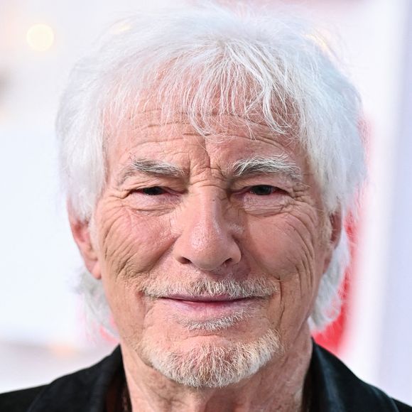 Exclusif - Hugues Aufray - Enregistrement de l'émission "Vivement dimanche" au studio Gabriel à Paris le 15 décembre 2023, présentée par M.Drucker, et diffusée le 4 février 2024 sur France 3.
© Guillaume Gaffiot / Bestimage

No web pour la Belgique et la Suisse