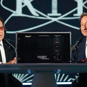 Exclusif - Laurent Gerra, Stéphane Bern lors de l'enregistrement de l'émission "Laurent Gerra, l'anniversaire événement" présentée par S.Bern et qui sera diffusée le 7 juin 2025 sur France 2, au théâtre Marigny, à Paris, France, le 28 avril 2025. © Clovis-Moreau/Bestimage