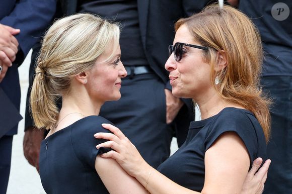 Léa Salamé, Audrey Crespo-Mara - Sorties des obsèques de Thierry Ardisson en l’église Saint-Roch de Paris, France, le 17 juillet 2025. © Clovis-Jacovides/Bestimage