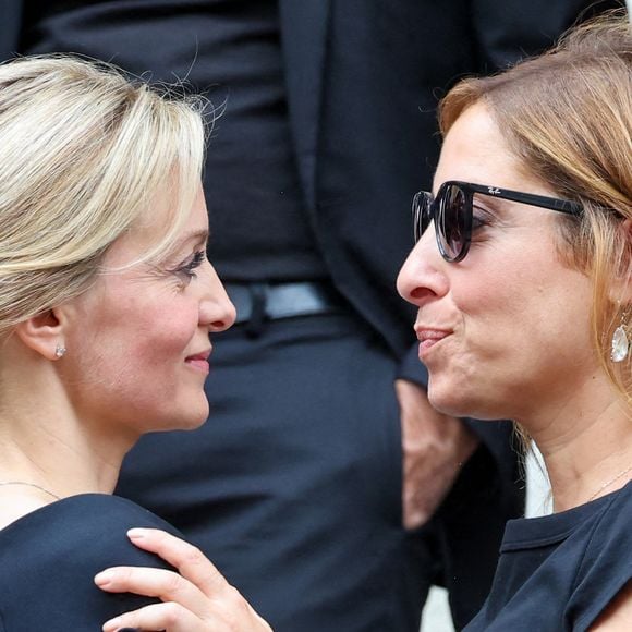 Léa Salamé, Audrey Crespo-Mara - Sorties des obsèques de Thierry Ardisson en l’église Saint-Roch de Paris, France, le 17 juillet 2025. © Clovis-Jacovides/Bestimage