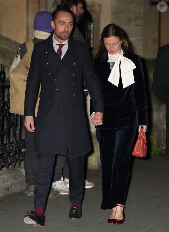 Il faut dire qu'ils ont une importance particulière chez eux, surtout pour James Middleton 
James Middleton et sa femme Alizee Thevenet - La famille royale d'Angleterre assiste à la messe "Together At Christmas Carol" à l'abbaye de Westminster à Londres, Royaume-Uni le 6 Décembre, 2024 Julien Burton / Bestimage