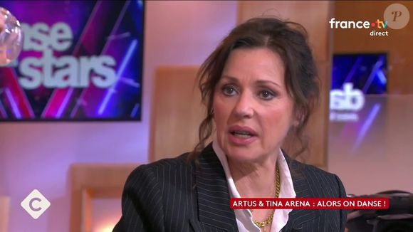 Tina Arena raconte son expérience inattendue dans "Danse avec les stars" sur le plateau de "C à vous" (France 5), le lundi 9 juin 2025