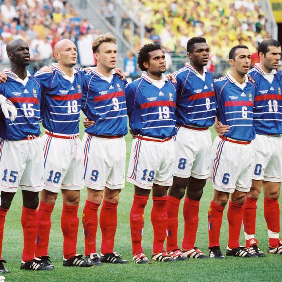 Stéphane Guivarc'h a choisi une vie loin des projecteurs après sa carrière de footballeur.

Archives – Didier Deschamps, Fabien Barthez, Bixente Lizarazu, Lilian Thuram, Frank Lebœuf, Stéphane Guivarc'h, Christian Karembeu, Marcel Desailly, Youri Djorkaeff, Zinedine Zidane, Emmanuel Petit – l'équipe de France, vainqueure de la Coupe du monde de football