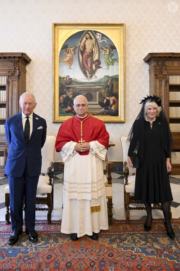 Le roi Charles III d'Angleterre et Camilla Parker Bowles, reine consort d'Angleterre, reçus par le pape Léon XIV au Vatican (Rome), le 23 octobre 2025. Photo par PA Photo/ Bestimage