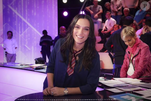 Shana Loustau, sur le plateau de TBT9 présenté par C.Hanouna, et diffusé en direct sur W9, Paris, France, le 15 octobre 2025. © Jack Tribeca / Bestimage