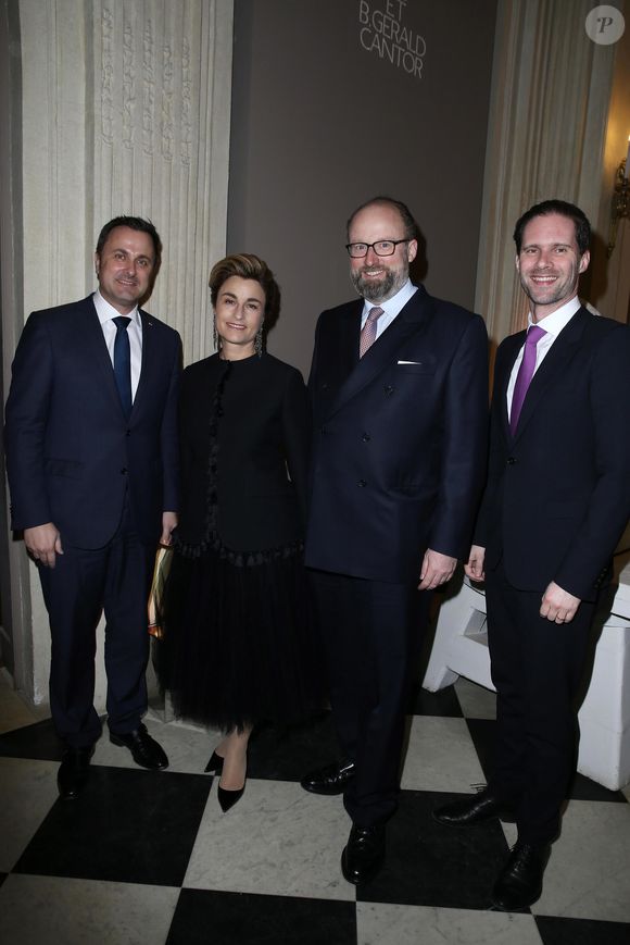 écrit le cousin germain paternel d'Henri, grand-duc régnant de Luxembourg

Xavier Bettel, Premier Ministre du Luxembourg, le prince Robert de Luxembourg et la princesse Julie de Nassau, Gauthier Destenay - Soirée au Musée Rodin à l'occasion de la visite d'Etat en France du grand-duc H. de Luxembourg et la grande-duchesse MT. de Luxembourg à Paris le 20 mars 2018. © Dominique Jacovides/Bestimage