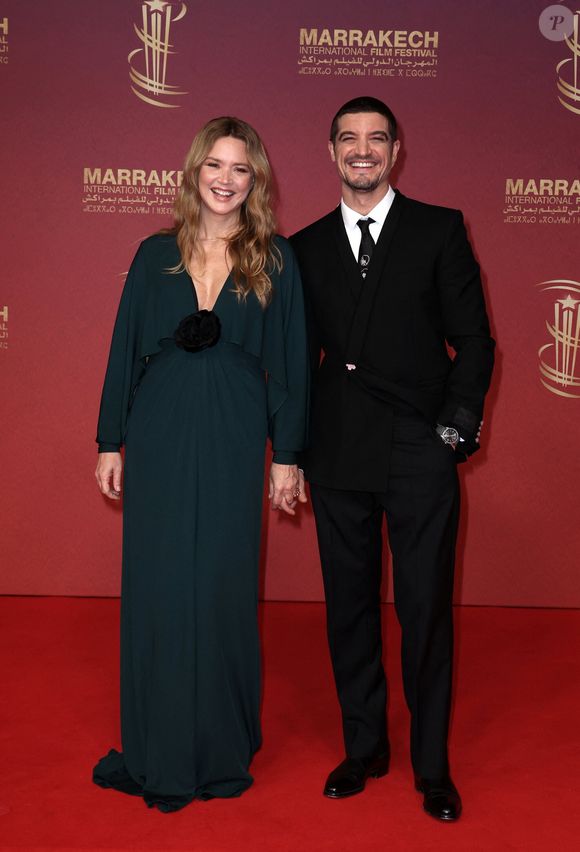 Virginie Efira est apparue rayonnante sur les clichés postés sur la Toile.

Virginie Efira et Niels Schneider au photocall lors de la deuxième journée de la 22ème édition du Festival International du Film de Marrakech, Maroc, le 29 novembre 2025. © Dominique Jacovides/Bestimage