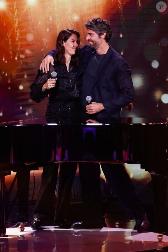 Exclusif - Tom Leeb et sa soeur Fanny lors de l'enregistrement de l'émission "Famille je vous aime" présentée par M. Drucker et qui sera diffusée le 13 juin 2025 sur France 3, aux Studios rive gauche à Paris, France, le 15 avril 2025. © Clovis-Gaffiot/Bestimage