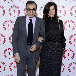 Bertrand Burgalat et sa femme Vanessa Seward au photocall des invités au dîner de gala de l'association "Un rien c'est tout" au musée de l'armée aux Invalides à Paris le 7 mars 2024. © Cyril Moreau / Bestimage