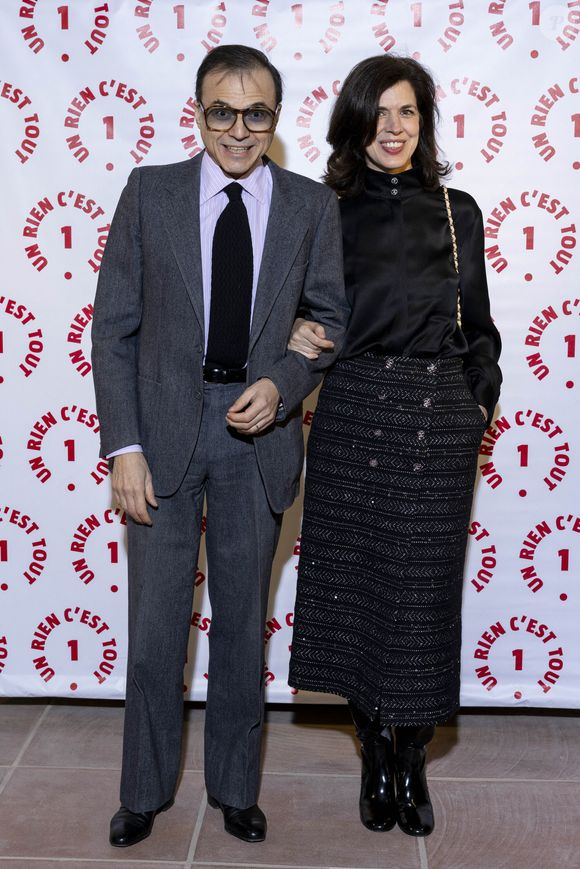 Bertrand Burgalat et sa femme Vanessa Seward au photocall des invités au dîner de gala de l'association "Un rien c'est tout" au musée de l'armée aux Invalides à Paris le 7 mars 2024. © Cyril Moreau / Bestimage