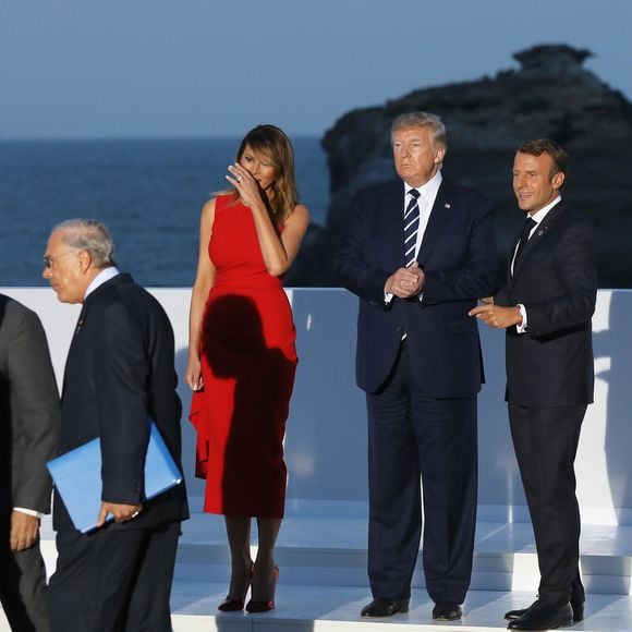 Ce samedi 7 décembre 2024, Donald Trump convié par Emmanuel Macron, assistera à ses côtés à la cérémonie de réouverture de la cathédrale Notre-Dame de Paris.

Le président américain Donald Trump avec sa femme Melania Trump, le président français Emmanuel Macron - Les dirigeants du G7 et leurs invités posent pour une photo de famille lors du sommet du G7 à Biarritz, France, le 25 août 2019. © Dominique Jacovides/Bestimage