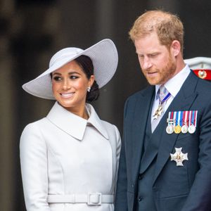 Alors que le prince Harry était attendu en Angleterre pour les préparatifs des Invictus Games, son épouse, Meghan Markle, et leurs enfants, Archie et Lilibet, ont également répondu présents pour des retrouvailles en famille.

Le prince Harry, duc de Sussex, et Meghan Markle, duchesse de Sussex - Les membres de la famille royale et les invités lors de la messe célébrée à la cathédrale Saint-Paul de Londres, dans le cadre du jubilé de platine de la reine Elisabeth d’Angleterre. Londres © Backgrid USA / Bestimage