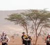 Pour exceller, il s'impose une routine matinale stricte incluant une heure d'activation musculaire au saut du lit, des exercices de renforcement abdominal profond et des techniques de respiration.

Illustration du Marathon des Sables 2023 dans le désert marocain, le 24 avril 2023.
Jon Bromley/Action Plus Sports via Zuma Press/Bestimage