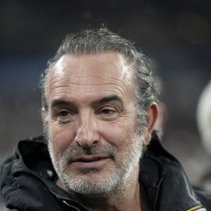 Jean Dujardin lors du match international de rugby à XV du Tournoi des Six Nations opposant la France à l'Irlande au Stade de France à Saint-Denis, en banlieue parisienne, le 5 février 2026.Photo : Eliot Blondet/ABACAPRESS.COM
