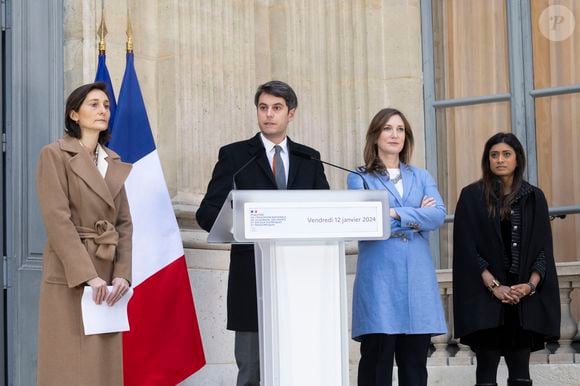 Amélie Oudéa-Castéra, Gabriel Attal, Carole Grandjean  et Prisca Thevenot, chargée du Renouveau démocratique, porte-parole du Gouvernement - Passation de pouvoir au ministère de l'éducation nationale entre Gabriel Attal désormais premier ministre et Amélie Oudéa-Castera qui devient ministre de l'Education nationale, de la Jeunesse, des Sports et des Jeux Olympiques et Paralympiques le 12 janvier 2024.

© Cyril Moreau / Bestimage