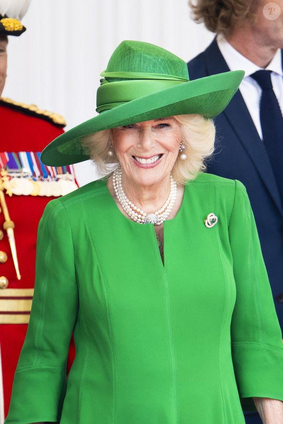 La reine Camilla et le roi Charles III lors d'une cérémonie d'accueil à Datchet Road à Windsor, à l'ouest de Londres, au Royaume-Uni, le 8 juillet 2025, avant une visite d'État de trois jours du président français et de son épouse. Photo par Eliot Blondet/ABACAPRESS.COM