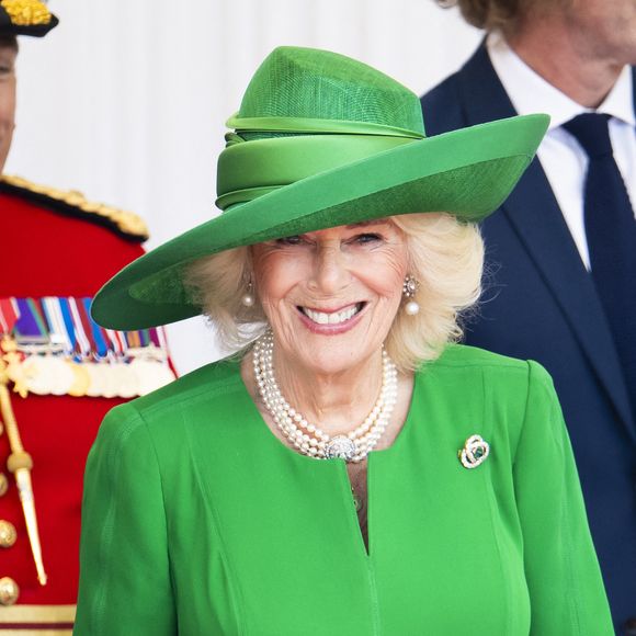 La reine Camilla et le roi Charles III lors d'une cérémonie d'accueil à Datchet Road à Windsor, à l'ouest de Londres, au Royaume-Uni, le 8 juillet 2025, avant une visite d'État de trois jours du président français et de son épouse. Photo par Eliot Blondet/ABACAPRESS.COM