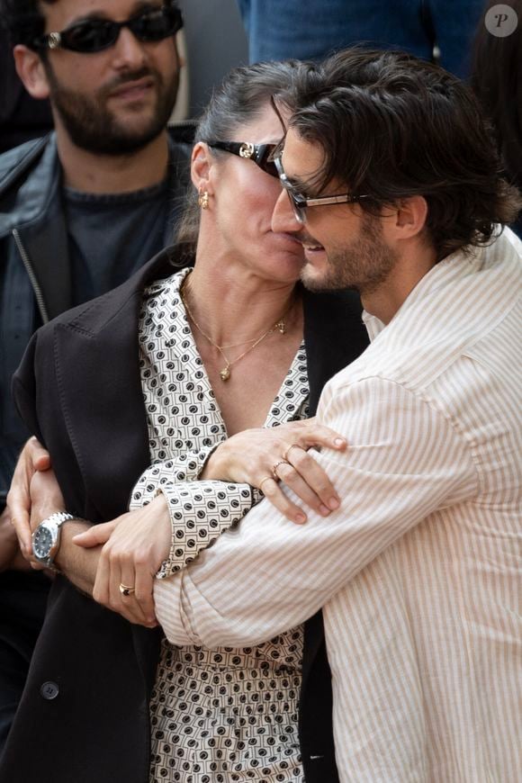 Sortir avec un ex, pour Pierre, c’est "comme commettre deux fois la même erreur".

Pierre Niney et sa compagne Natasha Andrews en tribunes lors de la finale messieurs des Internationaux de France de Tennis de Roland Garros 2025 (jour 15), à Paris, France, le 8 juin 2025. © Cyril Moreau/Bestimage