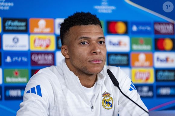Kylian Mbappé du Real Madrid s'exprime lors de la conférence de presse avant le match de l'UEFA Champions League 2024/25 contre l'AS Monaco à Ciudad Real Madrid le 19 janvier 2026 à Madrid, Espagne. © Alberto Gardin/ZUMA Press Wire/Bestimage