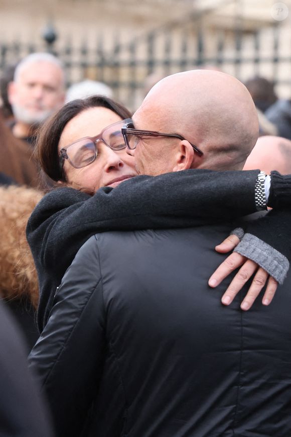"12 jours sans toi … 12 nuits de déchirement…", écrit-elle, rappelant des années partagées "à rire, à pleurer, à apprendre la vie à tes côtés, à être impressionnée par ton audace, tes passions"

Clara Paban en l'église de la Madeleine à Paris, France, le 14 janvier 2026. Photo par Jacovides-Moreau/Bestimage