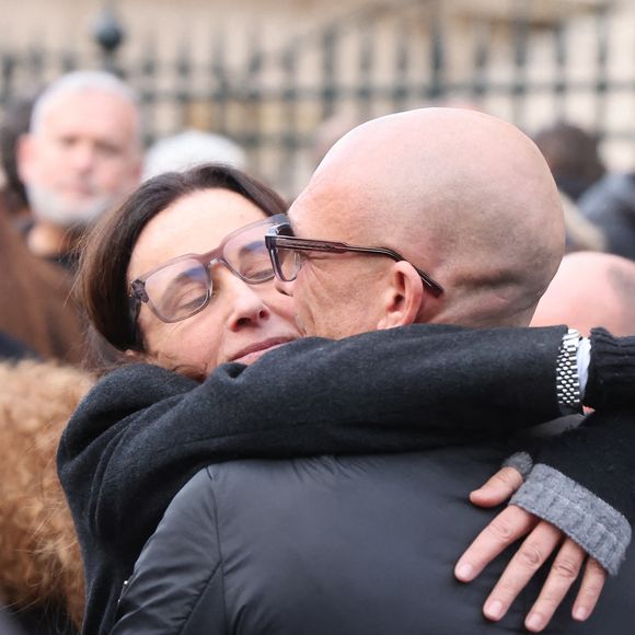 "12 jours sans toi … 12 nuits de déchirement…", écrit-elle, rappelant des années partagées "à rire, à pleurer, à apprendre la vie à tes côtés, à être impressionnée par ton audace, tes passions"

Clara Paban en l'église de la Madeleine à Paris, France, le 14 janvier 2026. Photo par Jacovides-Moreau/Bestimage